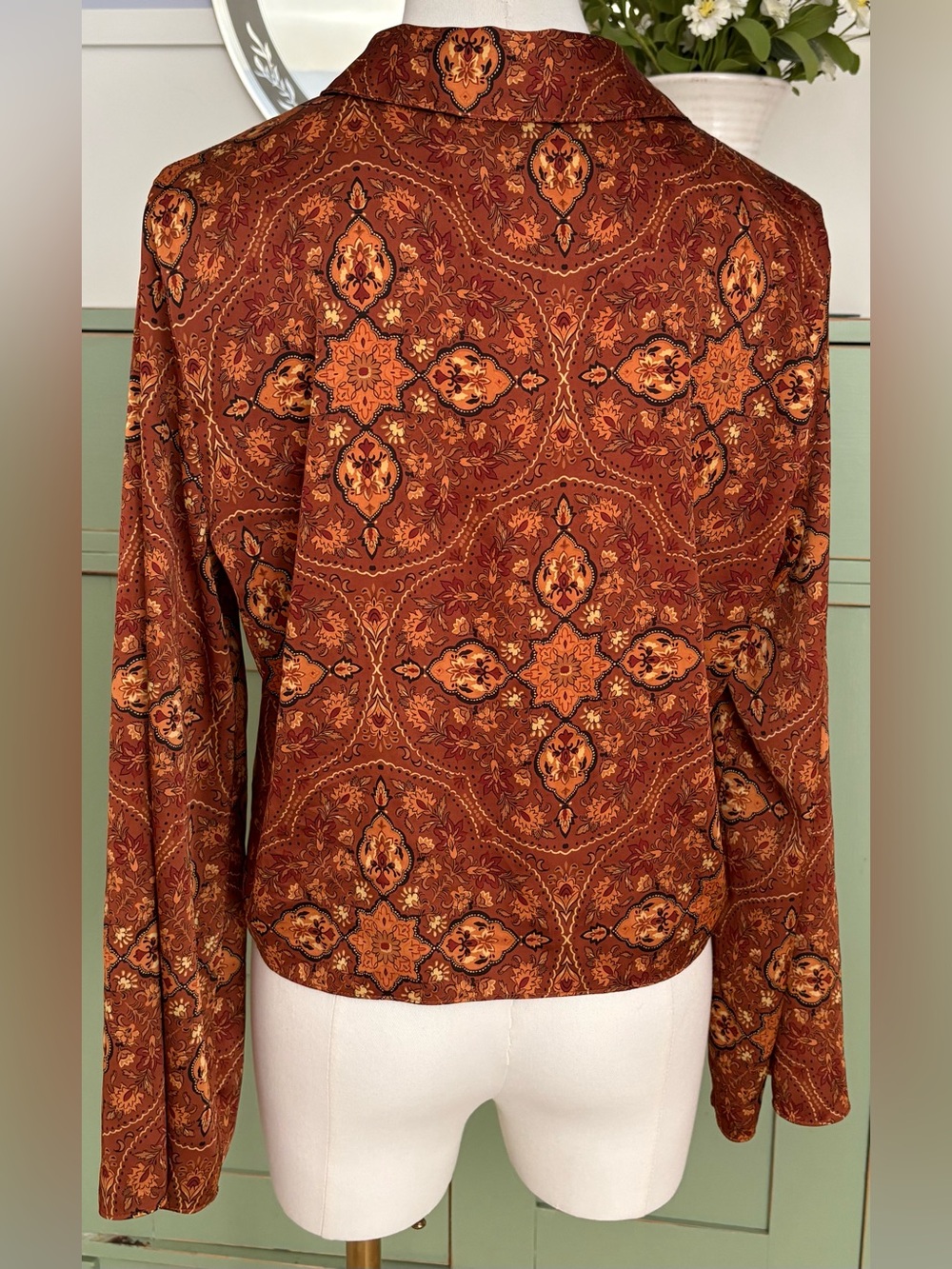 Rachel Zoe Boho Inspired Medallion Paisley Tie-Front Blouse w Long Bell Sleeve M - Picture 4 of 9